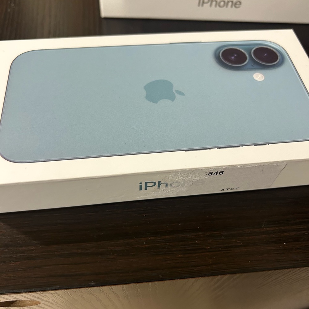 iPhone 12 box - Picture 2 of 4
